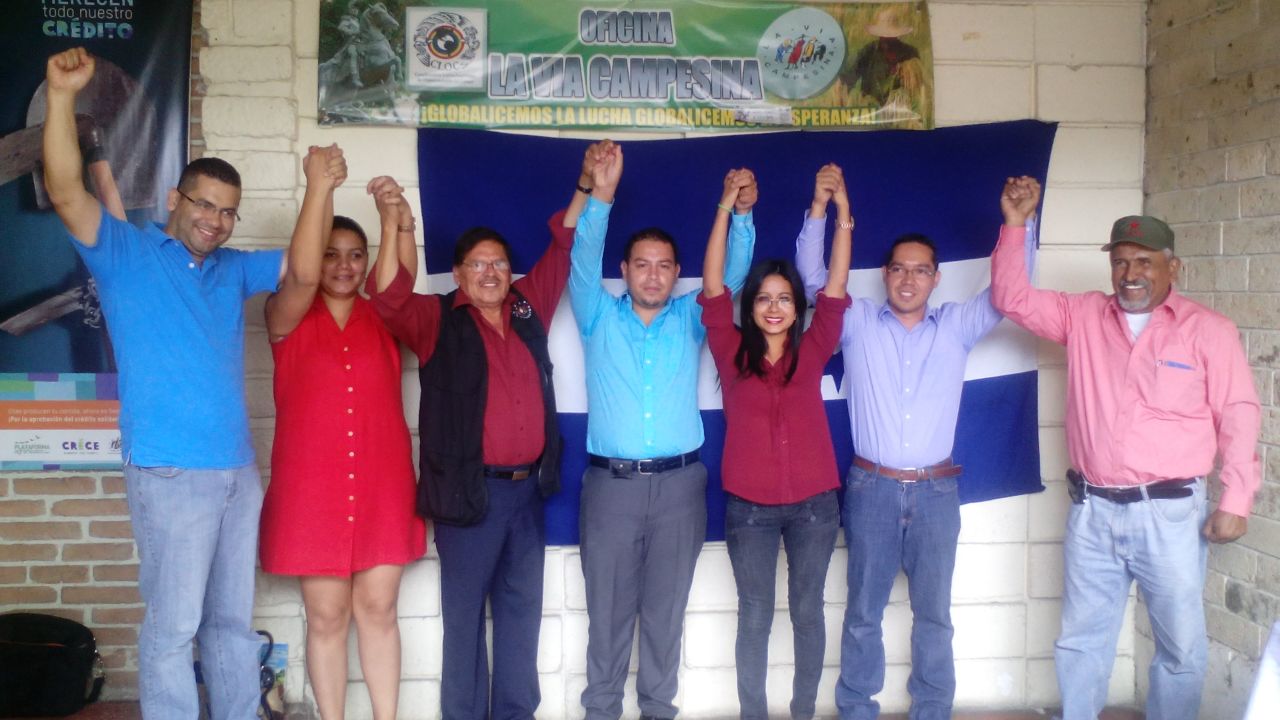 Juan Barahona y Rafael alegría junto a los líderes de los indignados