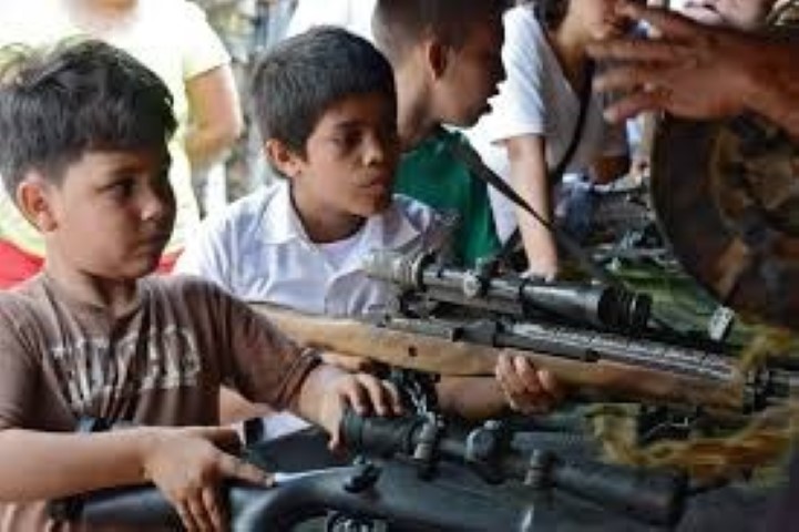 Niños con armas (Small)