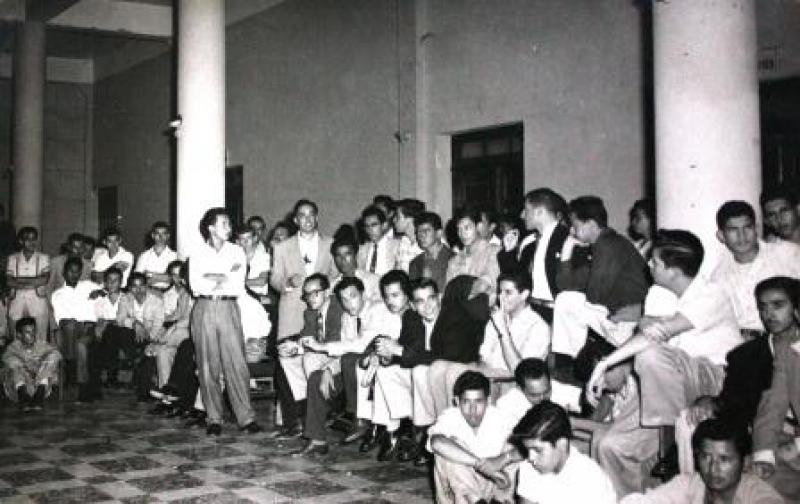Estudiantes agrupados en la FEUH en lucha por la autonomía universitaria y la paridad estudiantil en 1957.