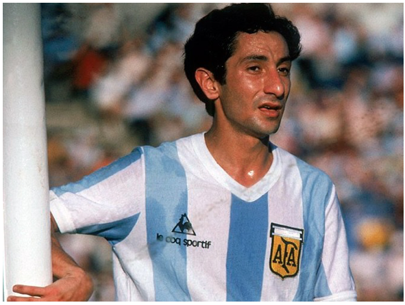Osvaldo Ardiles, vistiendo la camiseta argentina.