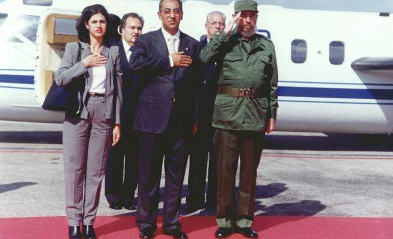 Al final del gobierno de Carlos Roberto Flores se restablecieron las relaciones diplomáticas con Cuba. 