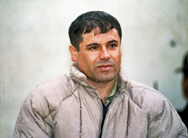 Joaquín El Chapo Guzman, en su primera captura en 2001 de donde se escapó gracias a la ayuda de autoridades penitenciarias.