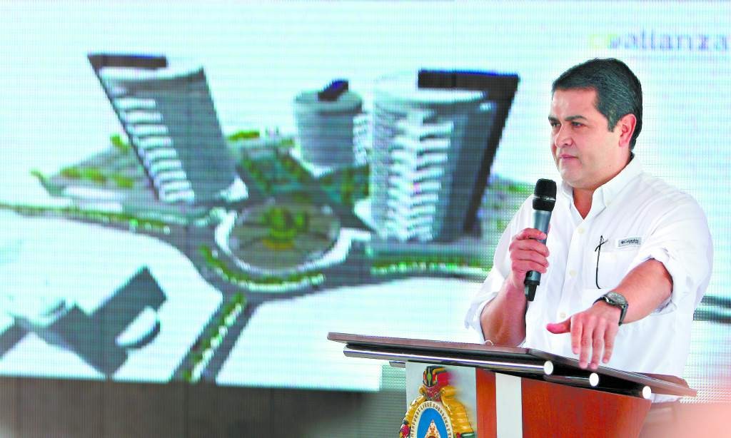 Juan Orlando Hernández ordenó la construcción del Centro Cívico Gubernamental, que albergará a 40 instituciones públicas y que será construido a un costo de 4 mil 700 millones de lempiras.
