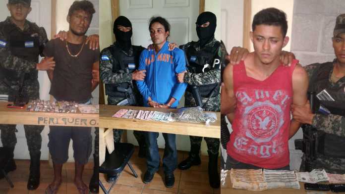 Capturados por la policía en operaciones contra el narcomenudeo en Valle de Ángeles.