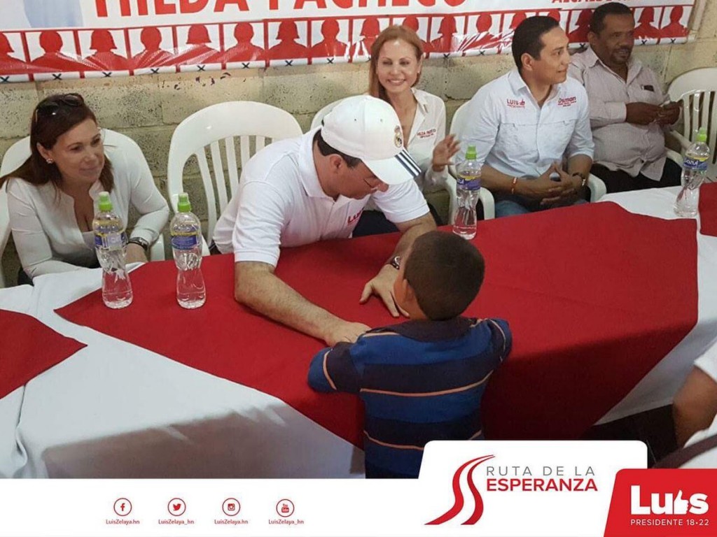 El candidato liberal Luis Zelaya utliza una fotografía con un menor como imagen promocional de su campaña. 