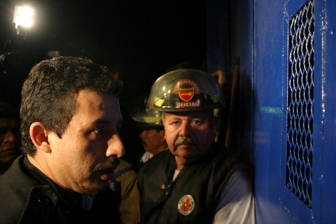 Alvaro Matus, Fiscal especial del Caso Salvadoreño anuncia su ingreso en la puerta de seguridad a las afueras de la carcel de El Boqueron, Santa Rosa, Guatemala, 26 de Febrero de 2007. 