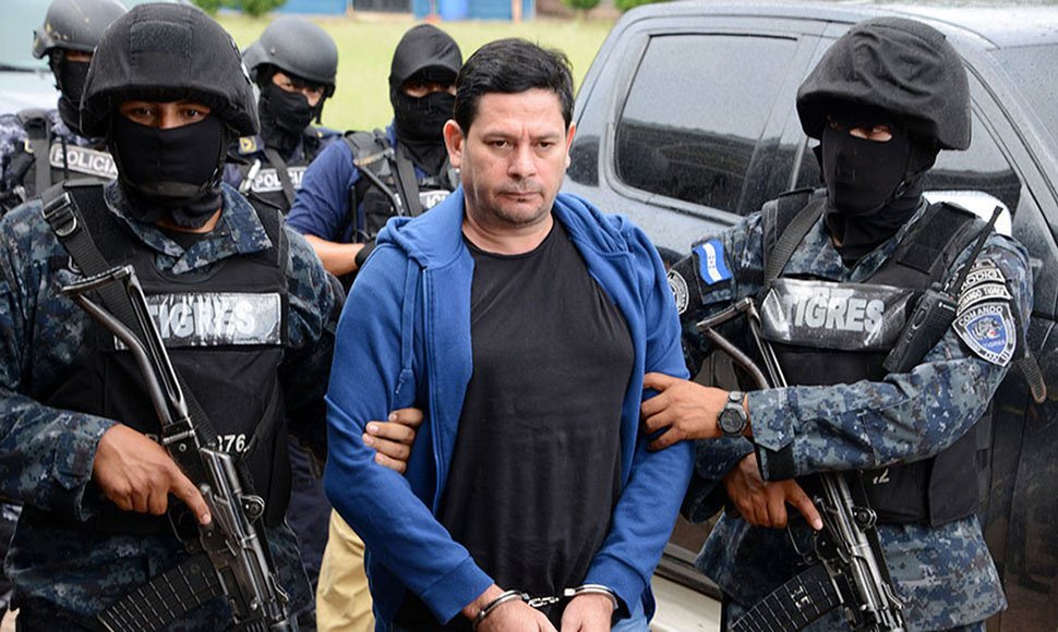 Héctor Emilio Hernandez, al momento de ser extraditado. Foto La Prensa.