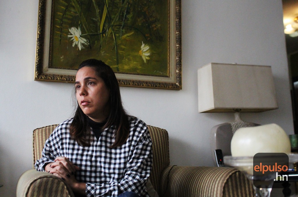 Tatiana Núñez, madre de Carlos Collier, relata lo que ha vivido tras el asesinato de su único hijo. (Fotografía: Nincy Perdomo)