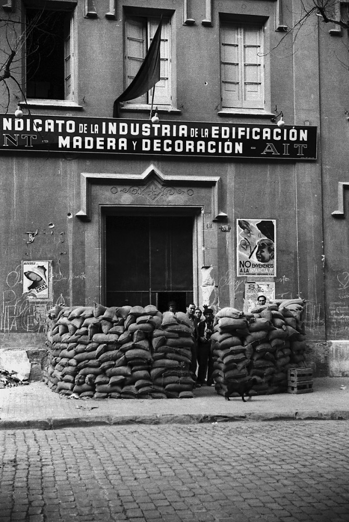 Barricadas en el centro de Barcelona durante los enfrentamientos de mayo de 1937.