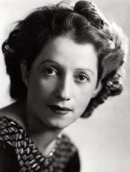 Consuelo_en_1942_à_Montréal