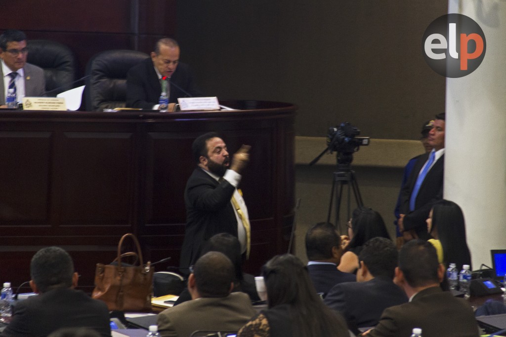 Luis Redondo gritando corrupción