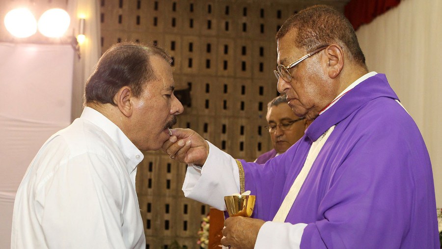 El-presidente-Daniel-Ortega-junto-al-Cardenal-Miguel-Obando.-Foto-cortesía-El-Nuevo-Diario