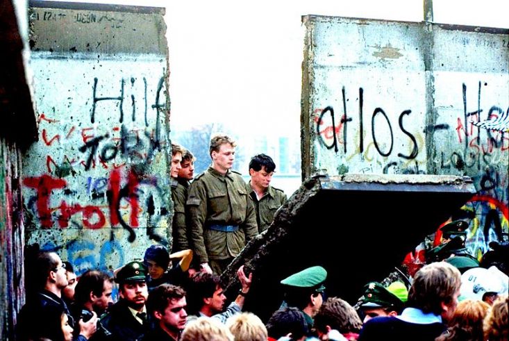 Caída_muro_de_berlin_62_733x491