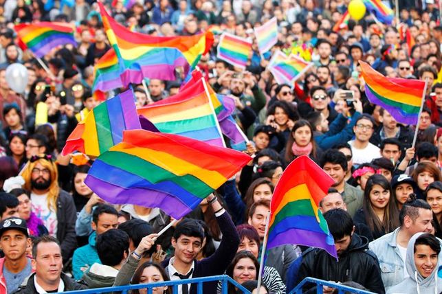 personas-Chile-Dia-Orgullo-Gay_EDIIMA20160626_0001_18