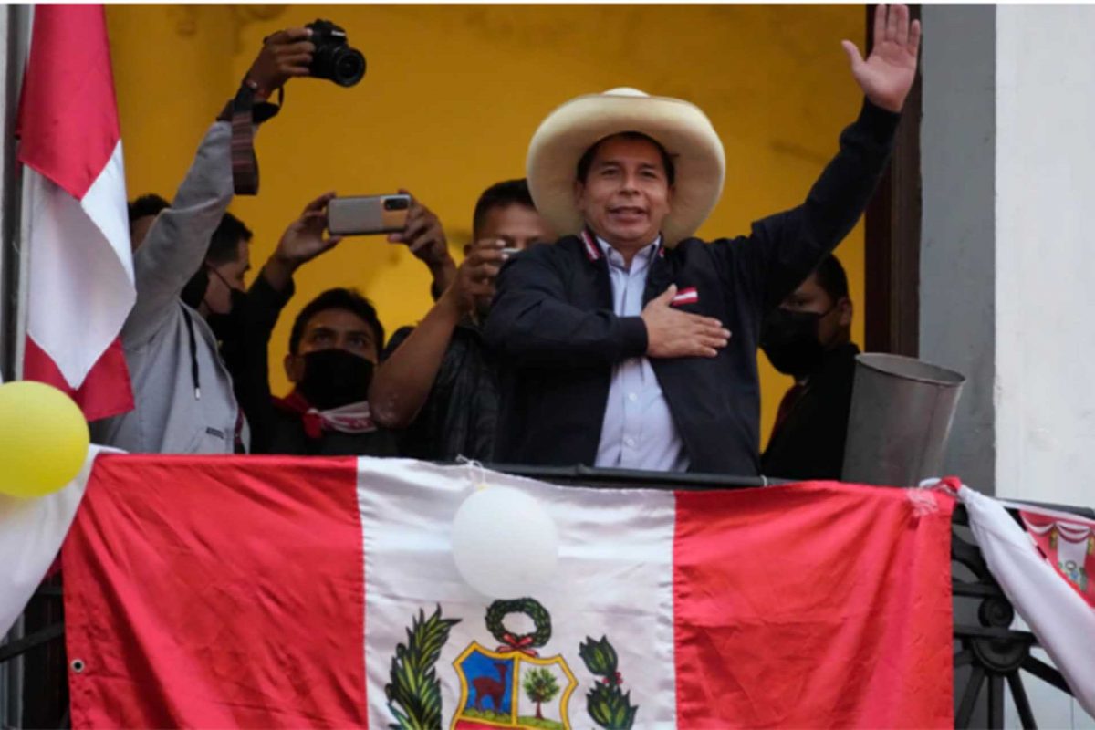 Informe de Congreso peruano sugiere inhabilitar al presidente por traición
