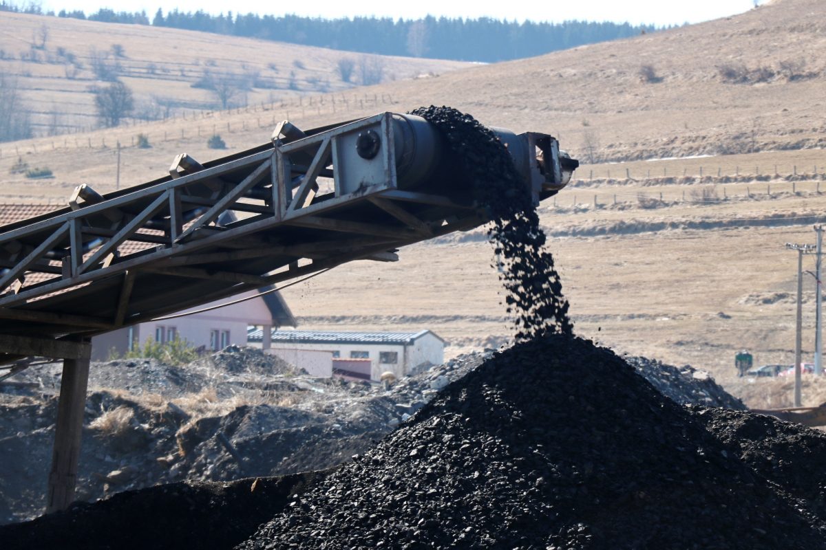 Señalan millonario interés en posible aprobación de contrato de energía a base de carbón