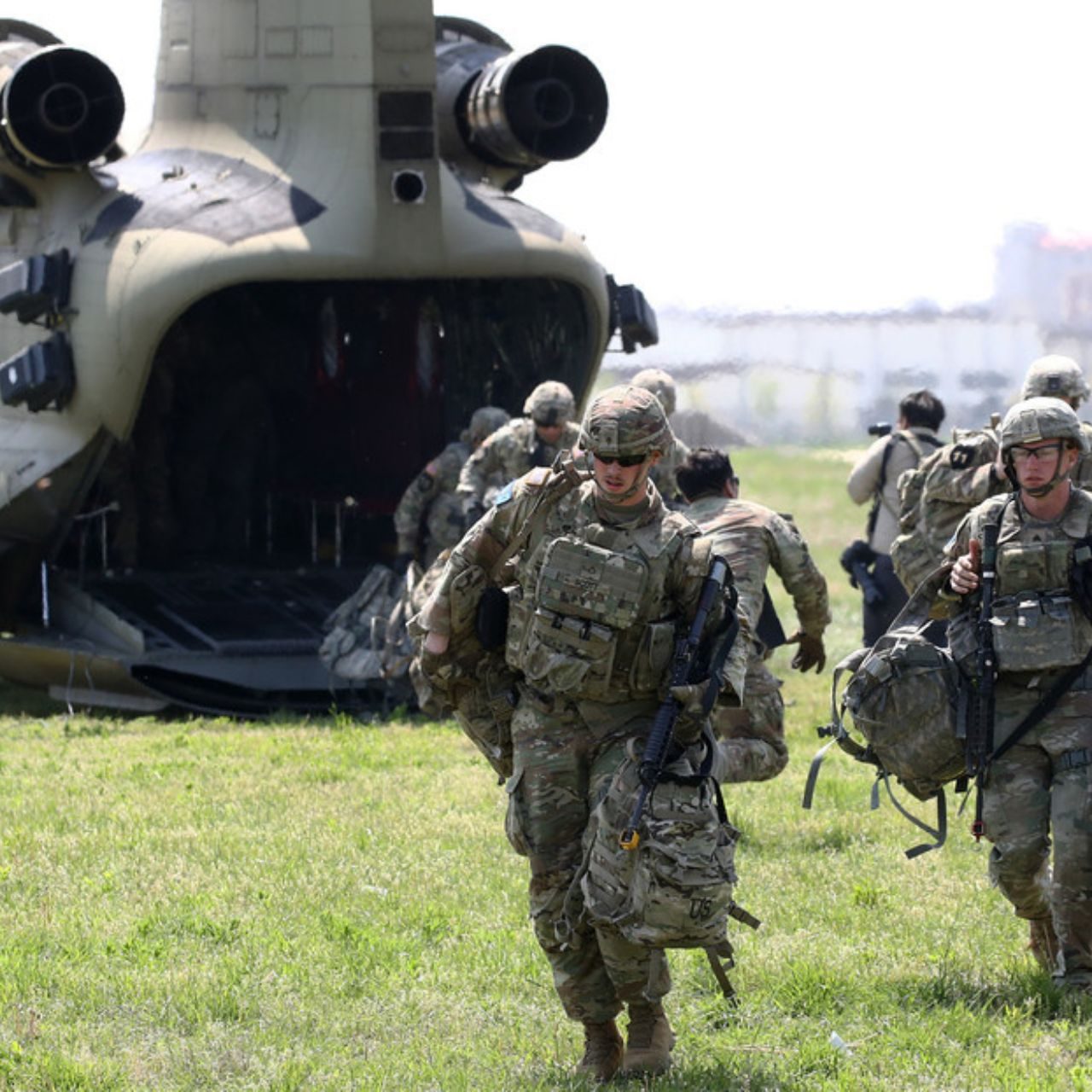 Presidente Biden anuncia un aumento de tropas estadounidenses en Europa