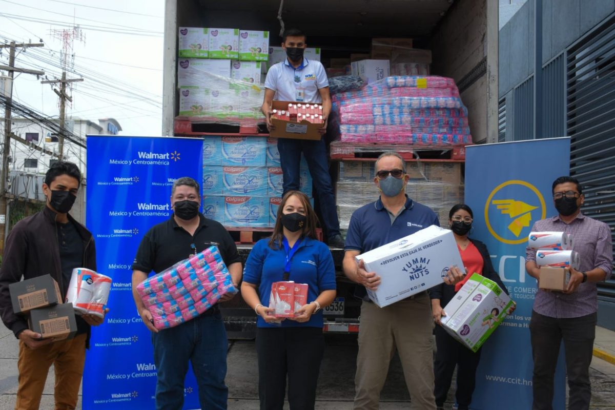 Walmart dona víveres a familias afectadas por deslizamientos en la capital